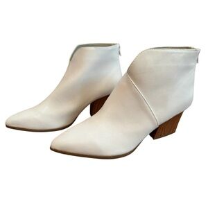 Qupid White Faux Leather Ankle Boot Size 10